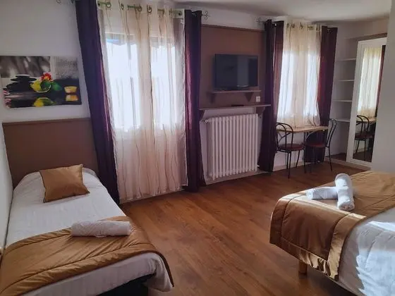 Üç Kişilik Oda