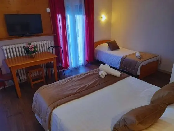 Üç Kişilik Oda