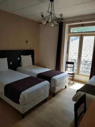 Standard Üç Kişilik Oda, Banyolu/Duşlu (CHAMBRE TRIPLE VUE COUR)