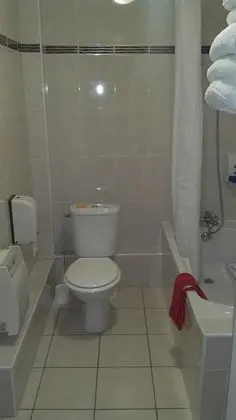 Standard Üç Kişilik Oda, Banyolu/Duşlu (CHAMBRE TRIPLE VUE COUR)