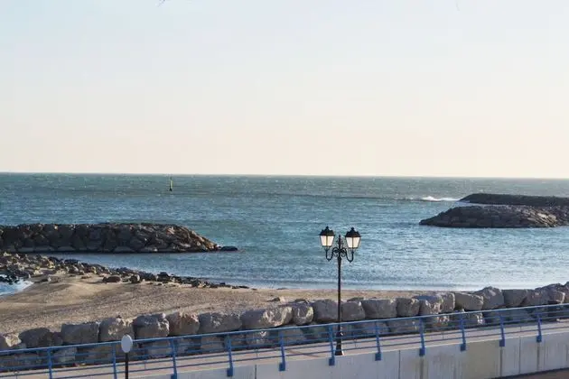 Üç Kişilik Oda, Deniz Manzaralı