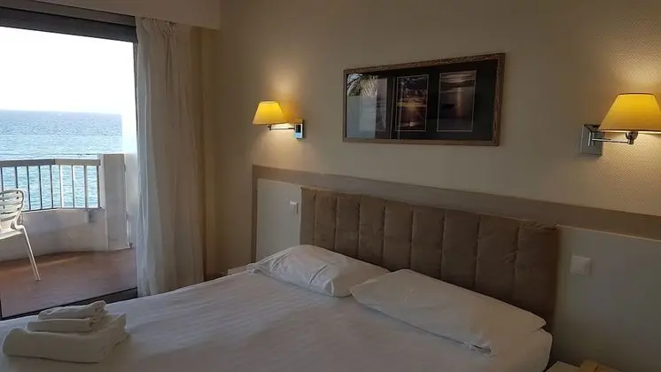 Tek Büyük veya İki Ayrı Yataklı Oda, Balkon, Deniz Manzaralı