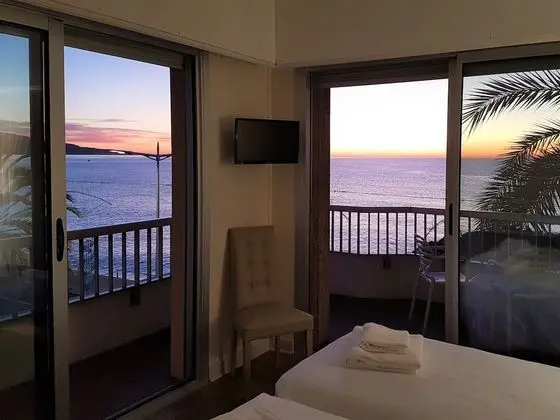 Tek Büyük veya İki Ayrı Yataklı Oda, Balkon, Deniz Manzaralı