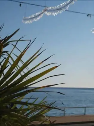 Tek Büyük veya İki Ayrı Yataklı Oda, Balkon, Deniz Manzaralı