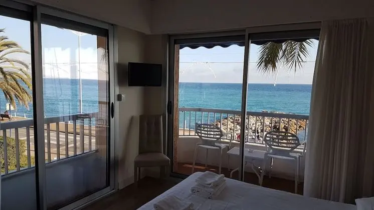 Tek Büyük veya İki Ayrı Yataklı Oda, Balkon, Deniz Manzaralı