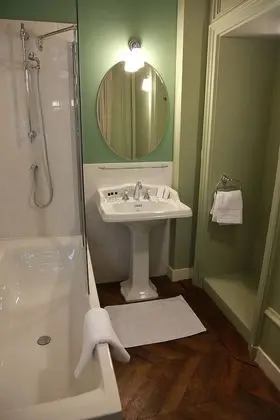 Deluxe Tek Büyük Yataklı Oda, 1 Büyük (Queen) Boy Yatak, Sigara İçilmez, Bahçe Manzaralı