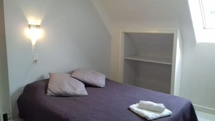 Tek Büyük Yataklı Oda (Toilet not in the room)