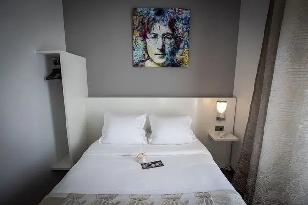 Standard Tek Büyük Yataklı Oda