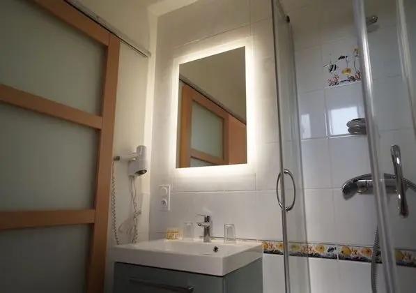 Tek Büyük Yataklı Oda, Banyolu/Duşlu (Standard 1/2 pax)