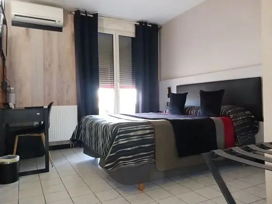 Tek Büyük Yataklı Oda