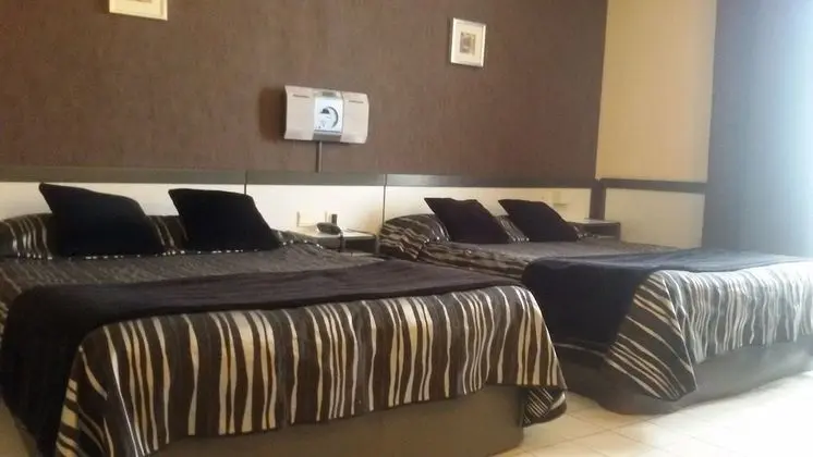 Üç Kişilik Oda