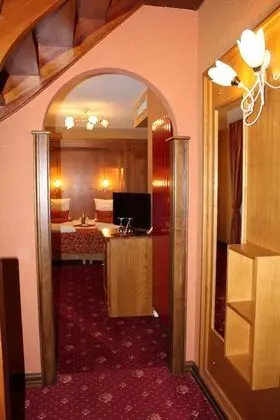 Üç Kişilik Oda