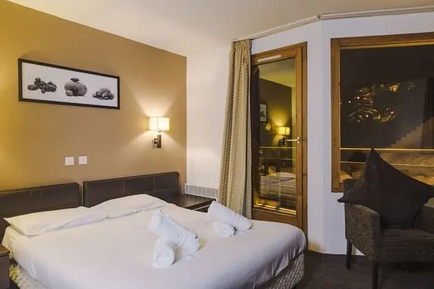 Tek Büyük veya İki Ayrı Yataklı Oda