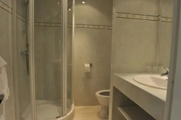 Tek Büyük Yataklı Oda (Shower)