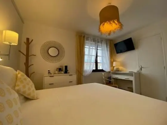 Tek Büyük Yataklı Oda (Les Launes 4)