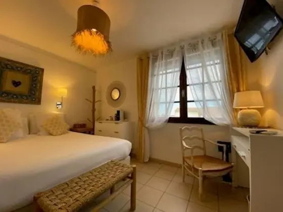 Tek Büyük Yataklı Oda (Les Launes 4)