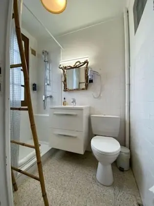 Tek Büyük Yataklı Oda (Les Launes 4)