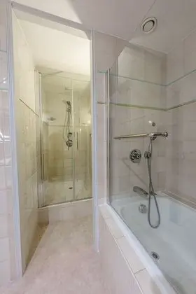 Deluxe Tek Büyük veya İki Ayrı Yataklı Oda, Banyolu/Duşlu