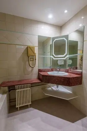 Deluxe Tek Büyük veya İki Ayrı Yataklı Oda, Banyolu/Duşlu