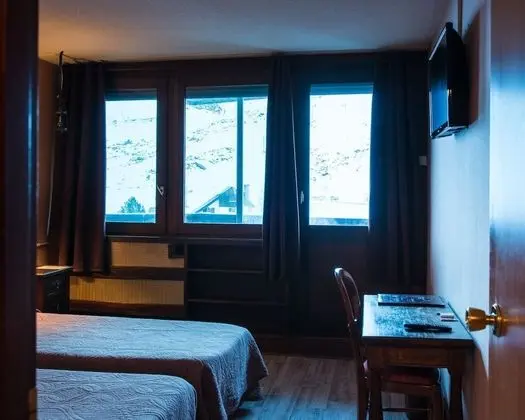 Tek Büyük veya İki Ayrı Yataklı Oda, Balkon, Dağ Manzaralı