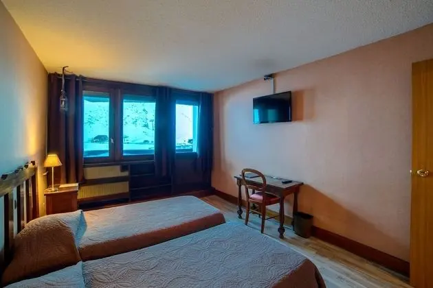 Tek Büyük veya İki Ayrı Yataklı Oda, Balkon, Dağ Manzaralı