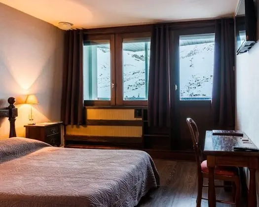 Tek Büyük veya İki Ayrı Yataklı Oda, Balkon, Dağ Manzaralı