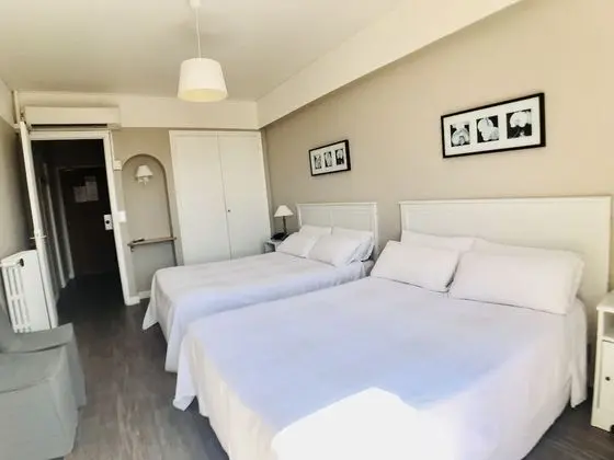 Dört Kişilik Oda, Deniz Manzaralı