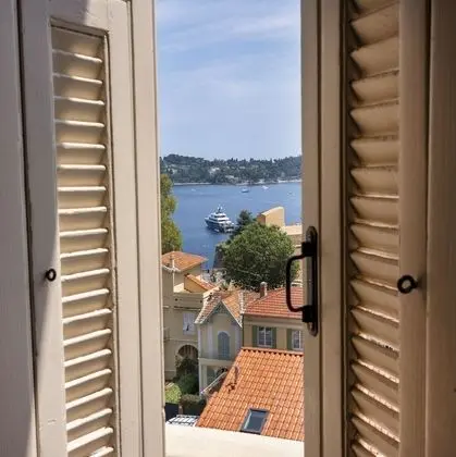 Dört Kişilik Oda, Deniz Manzaralı