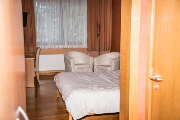 Superior Tek Büyük Yataklı Oda, 1 Büyük (Queen) Boy Yatak, Bahçe Manzaralı, Bahçeli