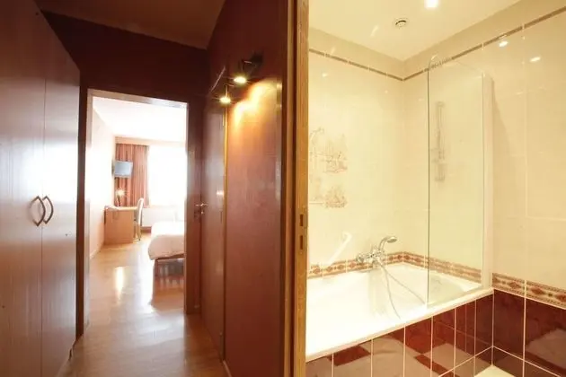 Superior Tek Büyük Yataklı Oda, 1 Büyük (Queen) Boy Yatak, Bahçe Manzaralı, Bahçeli