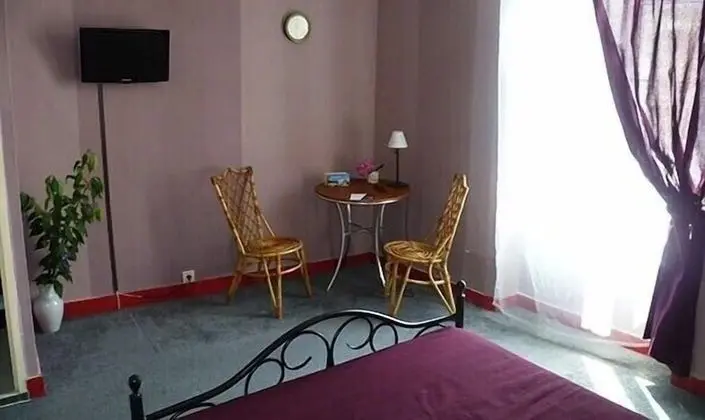 İki Ayrı Yataklı Oda, Sigara İçilmez