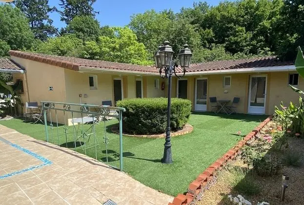 Superior Tek Büyük Yataklı Oda, Veranda, Havuz Kenarı