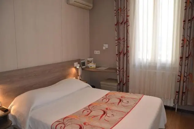 Classic Tek Büyük Yataklı Oda