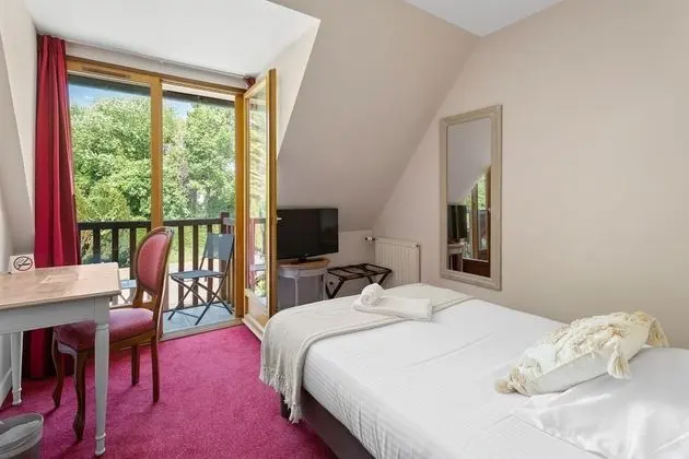 Tek Kişilik Oda, Balkon, Havuz Manzaralı