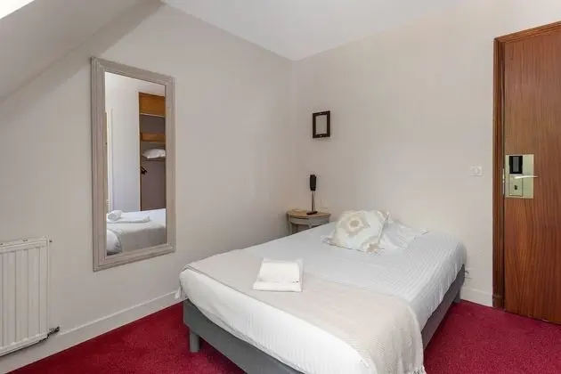 Tek Kişilik Oda, Balkon, Havuz Manzaralı