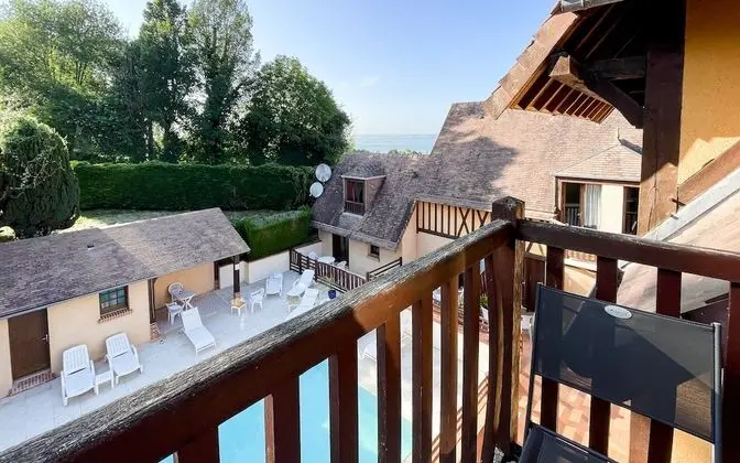 Tek Kişilik Oda, Balkon, Havuz Manzaralı