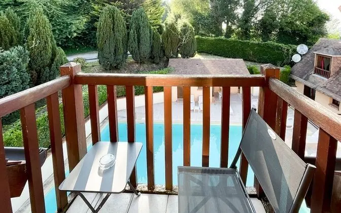 Tek Kişilik Oda, Balkon, Havuz Manzaralı