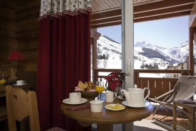 Superior Oda, Balkon (South)