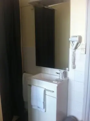 Economy Tek Büyük Yataklı Oda, Ortak Banyo