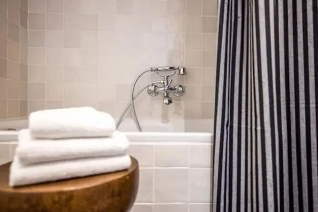 Comfort Tek Büyük veya İki Ayrı Yataklı Oda