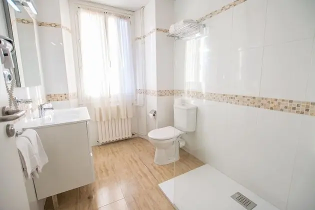 Büyük Yataklı Tek Kişilik Oda