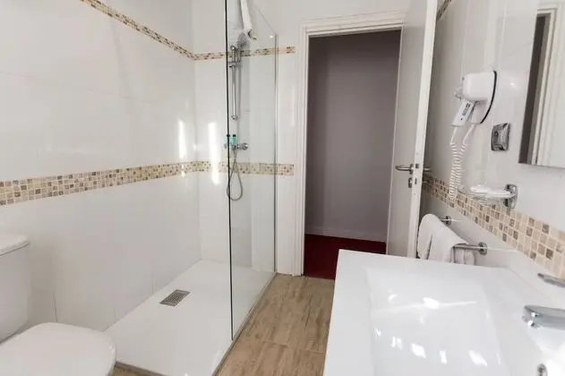 Büyük Yataklı Tek Kişilik Oda