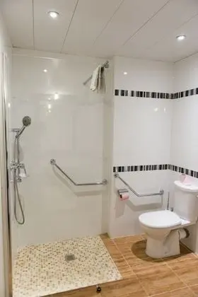 Üç Kişilik Oda