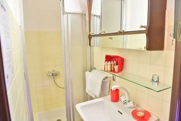 Economy Tek Büyük veya İki Ayrı Yataklı Oda, Balkon