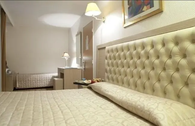 Üç Kişilik Oda