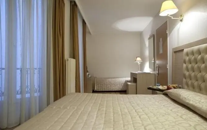 Üç Kişilik Oda