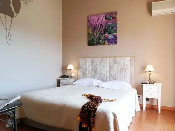 Standard Tek Büyük Yataklı Oda