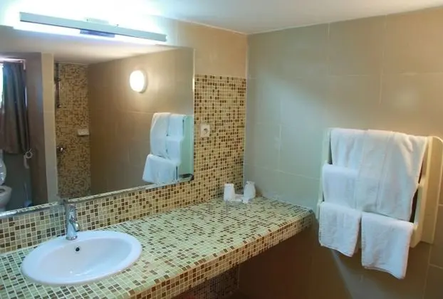 Üç Kişilik Oda