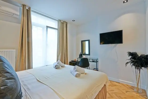 City Tek Büyük Yataklı Oda