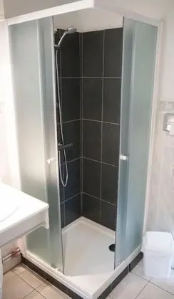 Basic Tek Büyük Yataklı Oda